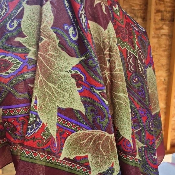 Colorful Leaf Pattern Scarf - Picture 2 of 8